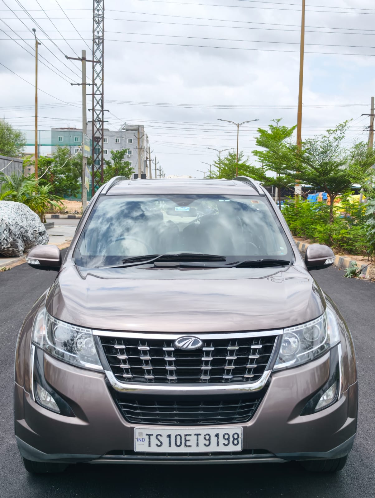 2018 Mahindra XUV500 W11 — photo 1