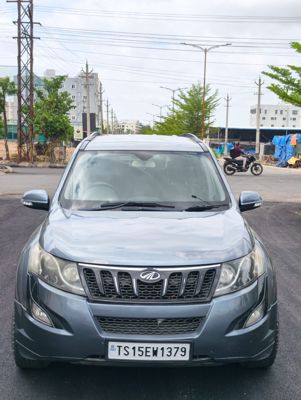 Mahindra XUV500 W4